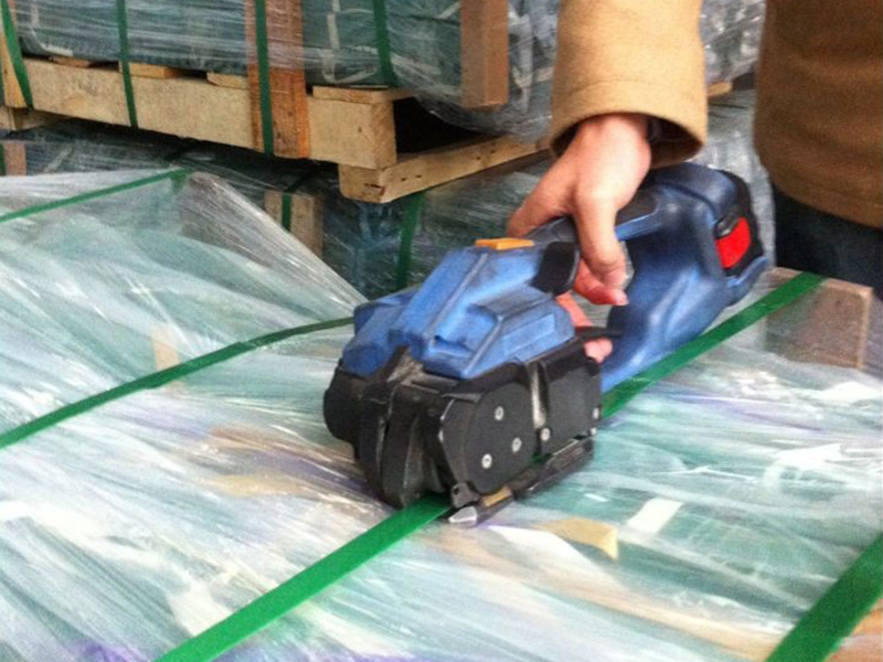 What are the characteristics of PET tape?